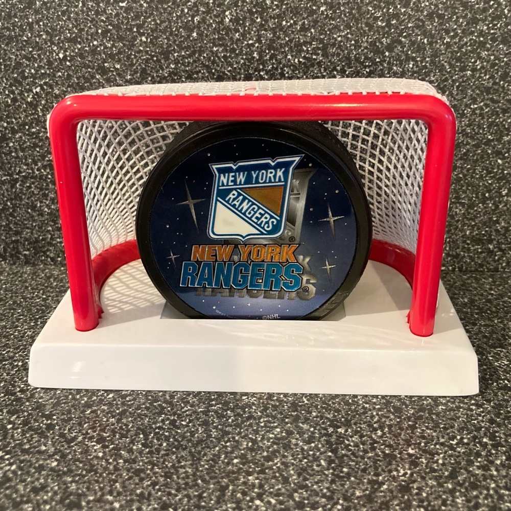 EUC NHL New York Rangers
Commemorative Hockey Puck and Net, 1997